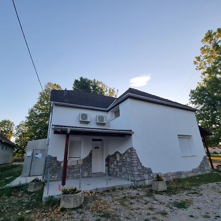 Sosto Apartman Szekesfehervar Exterior photo